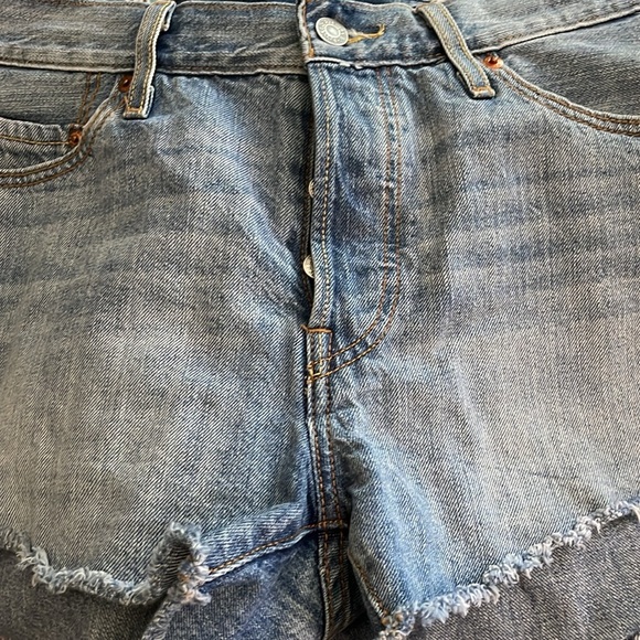 Levis 501 Jean shorts - Picture 10 of 11